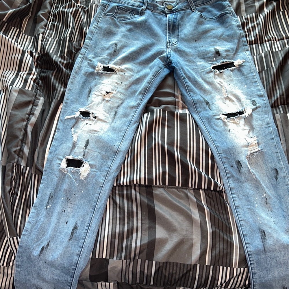 Worn once. Doesn’t fit me correctly.